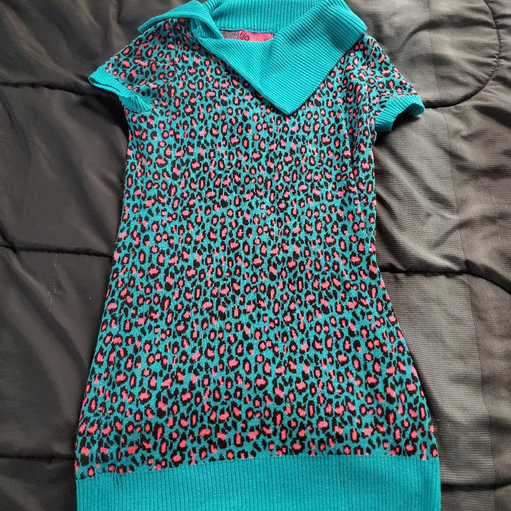 girl med sweater dress